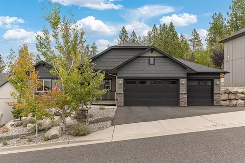Exterior - 213 E Sapphire Ln, Spokane, WA 99208 photo 5 of 11
