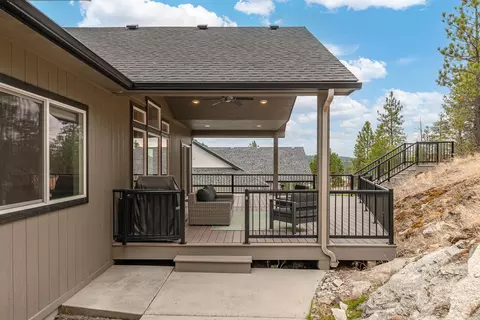 Exterior - 213 E Sapphire Ln, Spokane, WA 99208 photo 10 of 11