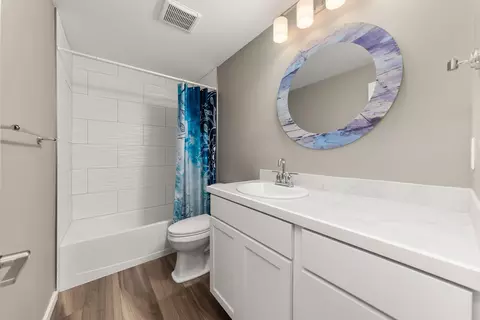 Bath - 213 E Sapphire Ln, Spokane, WA 99208 photo 3 of 5