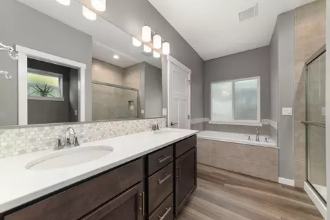 Bath - 213 E Sapphire Ln, Spokane, WA 99208 photo 1 of 5