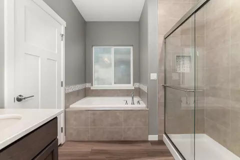 Bath - 213 E Sapphire Ln, Spokane, WA 99208 photo 5 of 5