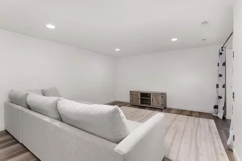 Living - 213 E Sapphire Ln, Spokane, WA 99208 photo 5 of 5