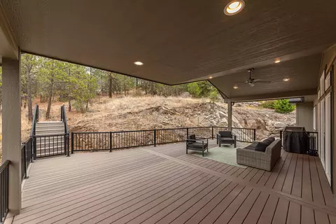 Exterior - 213 E Sapphire Ln, Spokane, WA 99208 photo 2 of 11