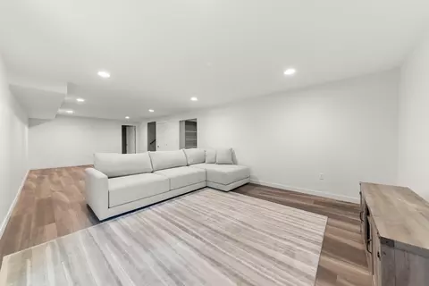 Living - 213 E Sapphire Ln, Spokane, WA 99208 photo 2 of 5
