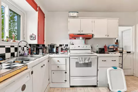 Kitchen - 7112 E Fairview Ave, Spokane Valley, WA 99212 photo 2 of 3