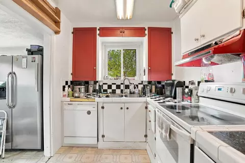Kitchen - 7112 E Fairview Ave, Spokane Valley, WA 99212 photo 1 of 3