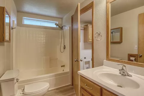 Bath - 18318 N Atlantic Rd, Colbert, WA 99005 photo 3 of 3