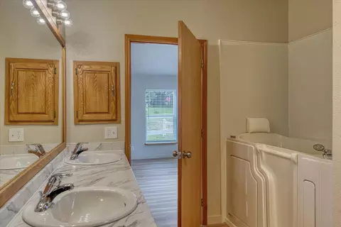 Bath - 18318 N Atlantic Rd, Colbert, WA 99005 photo 2 of 3