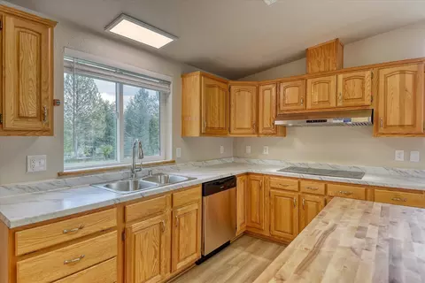 Kitchen - 18318 N Atlantic Rd, Colbert, WA 99005 photo 2 of 3
