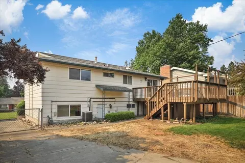 Exterior - 1427 E 35th Ave, Spokane, WA 99203 photo 6 of 7