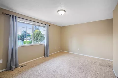 Bedroom - 1427 E 35th Ave, Spokane, WA 99203 photo 2 of 4