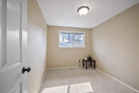 Bedroom - 1427 E 35th Ave, Spokane, WA 99203 photo 4 of 4