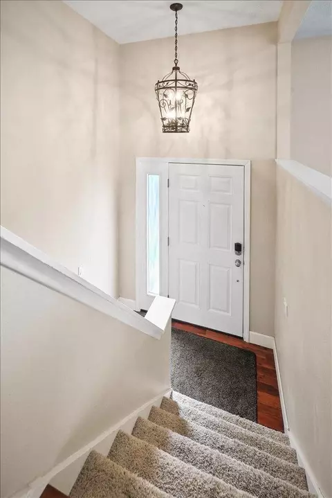 Entry Way - 1427 E 35th Ave, Spokane, WA 99203 photo 1 of 1