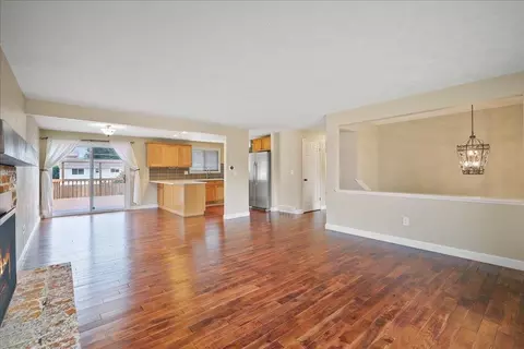 Living - 1427 E 35th Ave, Spokane, WA 99203 photo 4 of 5