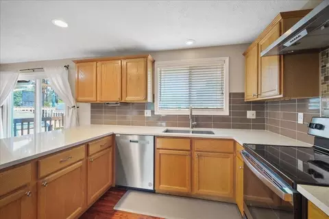 Kitchen - 1427 E 35th Ave, Spokane, WA 99203 photo 3 of 3