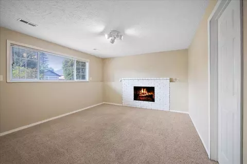 Living - 1427 E 35th Ave, Spokane, WA 99203 photo 5 of 5