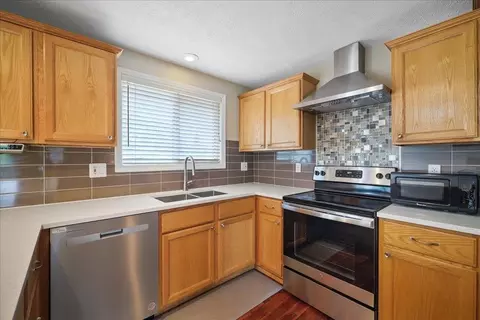 Kitchen - 1427 E 35th Ave, Spokane, WA 99203 photo 2 of 3