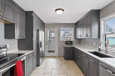 Kitchen - 2521 E Queen Ave, Spokane, WA 99217 photo 1 of 2