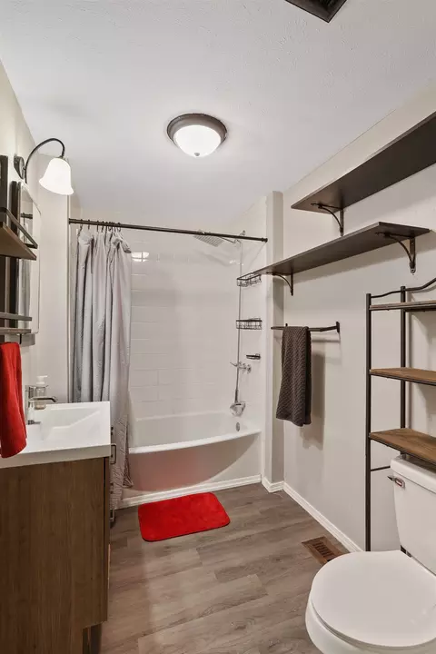Bath - 2521 E Queen Ave, Spokane, WA 99217 photo 1 of 1