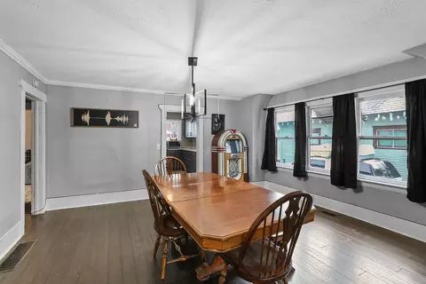 Dining - 2521 E Queen Ave, Spokane, WA 99217 photo 1 of 2