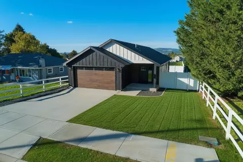 19323 E 4th Ave, Greenacres, WA 99016