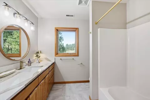 Bath - 16211 E Jacobs Ln, Spokane, WA 99217 photo 3 of 4