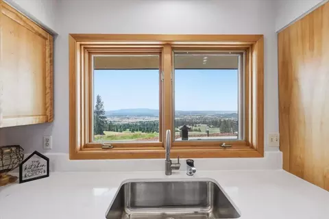 Kitchen - 16211 E Jacobs Ln, Spokane, WA 99217 photo 5 of 5