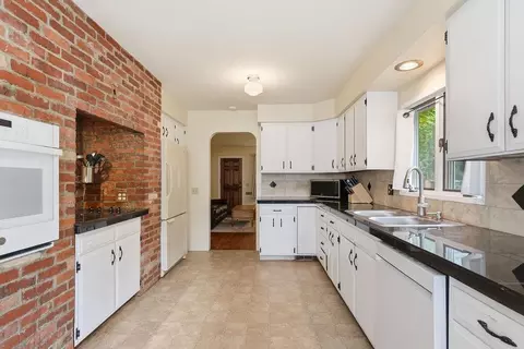 Kitchen - 1423 E 36th Ave, Spokane, WA 99203 photo 6 of 6