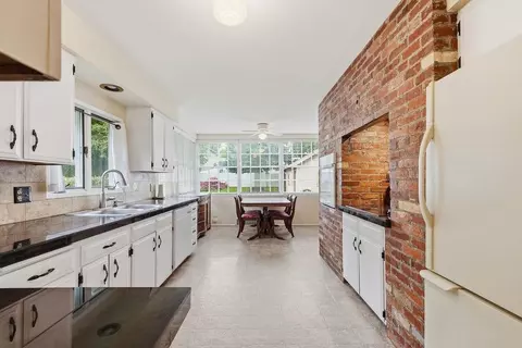 Kitchen - 1423 E 36th Ave, Spokane, WA 99203 photo 1 of 6