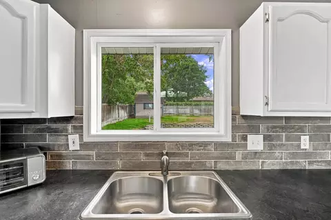 Kitchen - 13216 E 12th Ave, Spokane Valley, WA 99216 photo 3 of 4