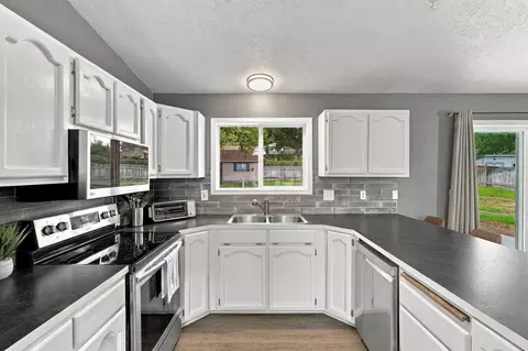 Kitchen - 13216 E 12th Ave, Spokane Valley, WA 99216 photo 2 of 4