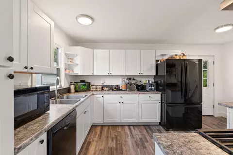 Kitchen - 11202 E Broadway Ave, Spokane Valley, WA 99206 photo 1 of 6