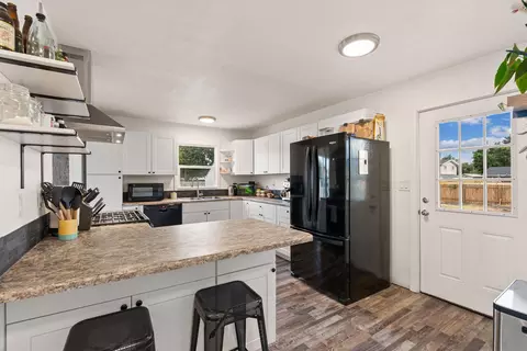 Kitchen - 11202 E Broadway Ave, Spokane Valley, WA 99206 photo 6 of 6