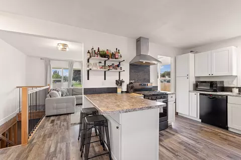 Kitchen - 11202 E Broadway Ave, Spokane Valley, WA 99206 photo 3 of 6