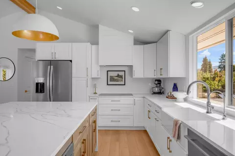 Kitchen - 3404 E 36th Ave, Spokane, WA 99223 photo 6 of 12