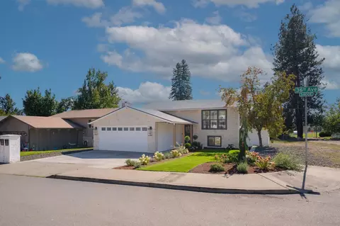 Exterior - 3404 E 36th Ave, Spokane, WA 99223 photo 10 of 12