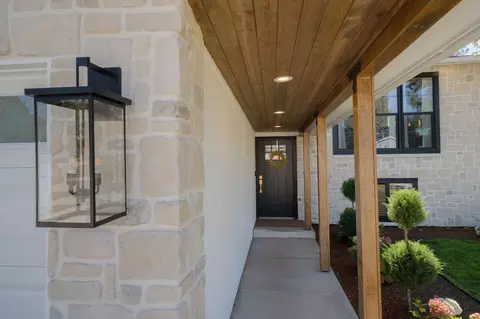 Entry Way - 3404 E 36th Ave, Spokane, WA 99223 photo 1 of 3