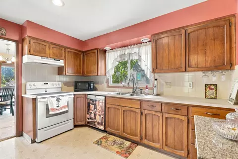 Kitchen - 305 E 24th Ave, Spokane, WA 99203 photo 1 of 4