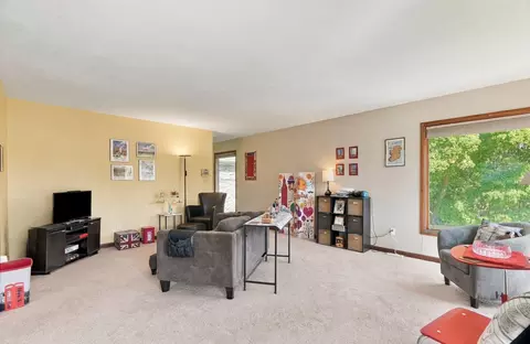 Living - 305 E 24th Ave, Spokane, WA 99203 photo 2 of 2