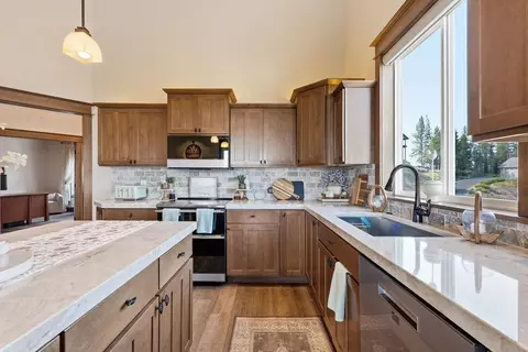 Kitchen - 1211 E Quartz Ln, Spokane, WA 99208 photo 3 of 4