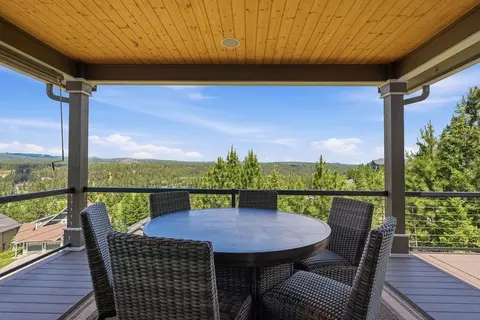 Exterior - 1211 E Quartz Ln, Spokane, WA 99208 photo 3 of 9