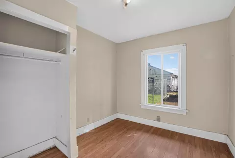 Bedroom - 1105 E Olympic Ave, Spokane, WA 99207 photo 3 of 7