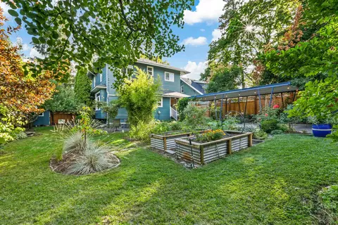 Exterior - 975 E 9th Ave, Spokane, WA 99202 photo 9 of 15