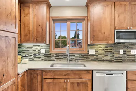 Kitchen - 4827 E 46th Ave, Spokane, WA 99223 photo 3 of 4