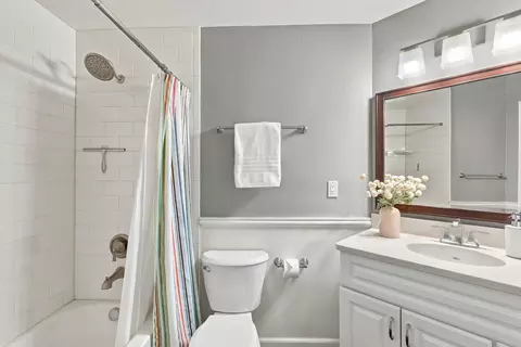 Bath - 4827 E 46th Ave, Spokane, WA 99223 photo 2 of 2