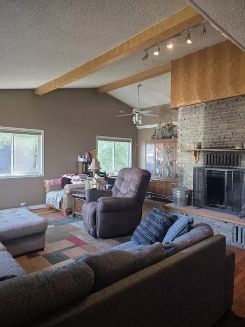Living - 11802 E 16th Ave, Spokane Valley, WA 99206 photo 2 of 2