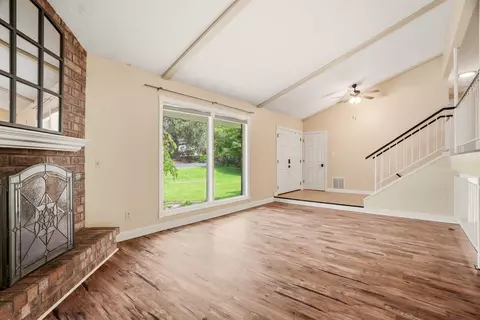Living - 6404 E 17th Ave, Spokane Valley, WA 99212 photo 3 of 7