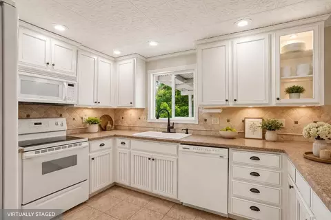 Kitchen - 6404 E 17th Ave, Spokane Valley, WA 99212 photo 1 of 6