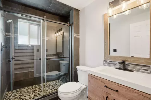 Bath - 6404 E 17th Ave, Spokane Valley, WA 99212 photo 2 of 2