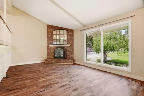 Living - 6404 E 17th Ave, Spokane Valley, WA 99212 photo 5 of 7